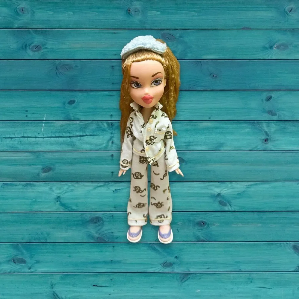 MGA Entertainment  vintage Bratz Cloe doll